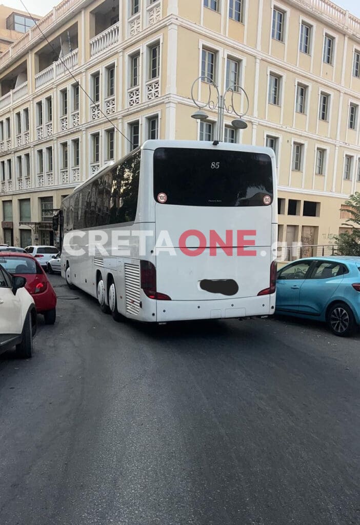 Ηράκλειο: Μπλόκο στα λεωφορεία από την παράνομη στάθμευση