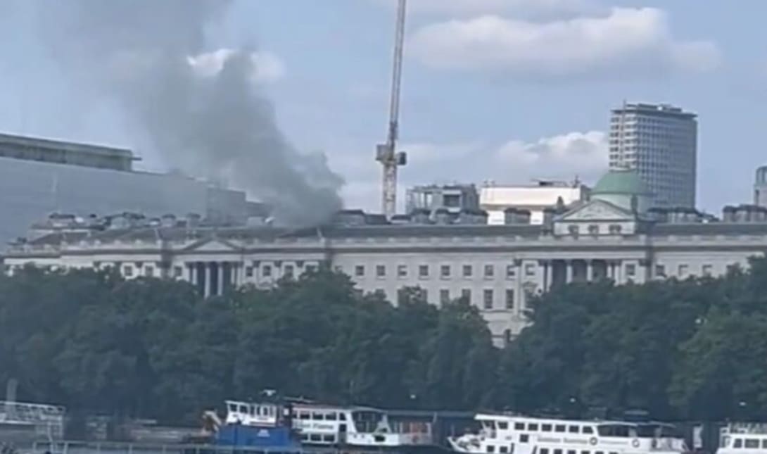 Λονδίνο: Μεγάλη φωτιά στο εμβληματικό Somerset House