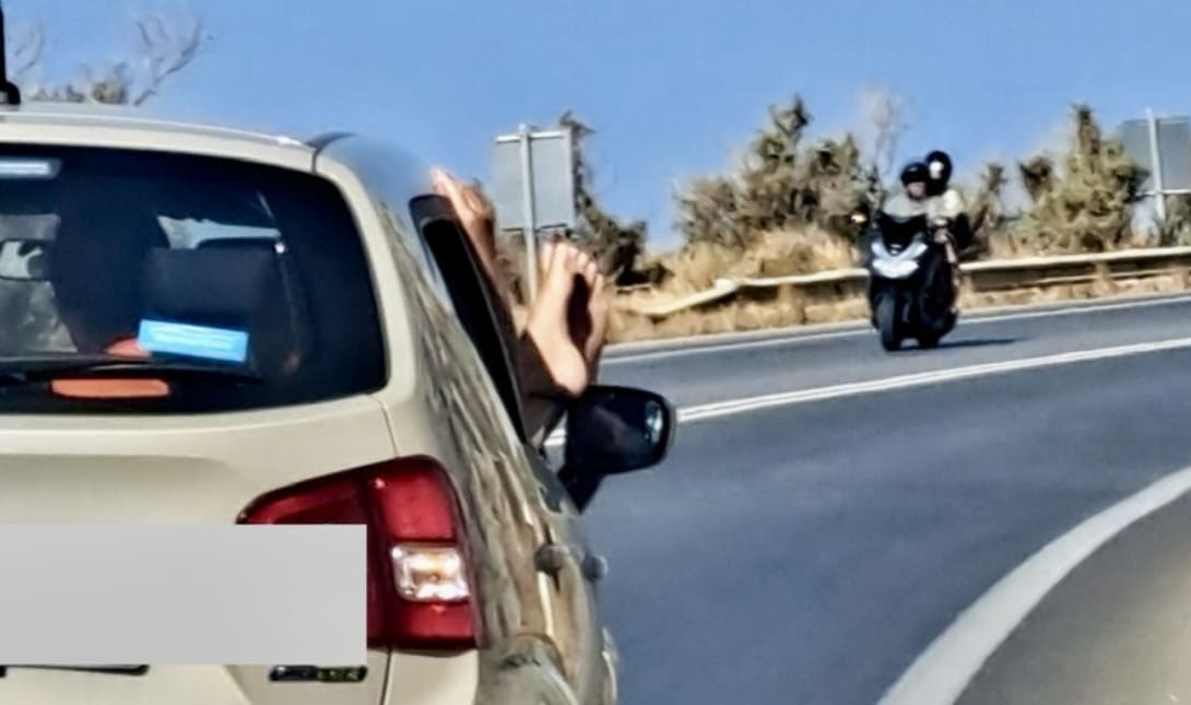 πόδια παράθυρο