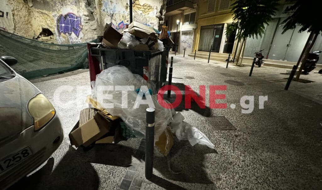 Πέταξαν τη νύχτα σαν... τους κλέφτες το ψυγείο και τα έπιπλα στους κάδους