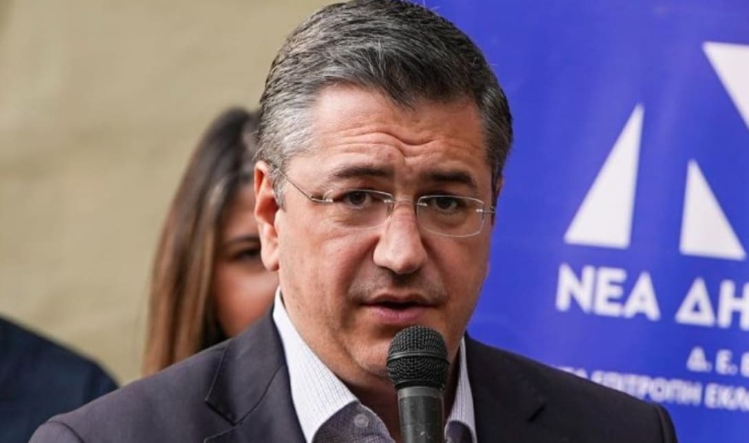 Απόστολος Τζιτζικώστας
