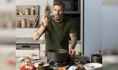 Άκης Πετρετζίκης