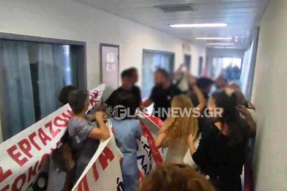 Χανιά: Αποδοκιμάστηκε ο υφυπουργός υγείας στο Νοσοκομείο (vid)