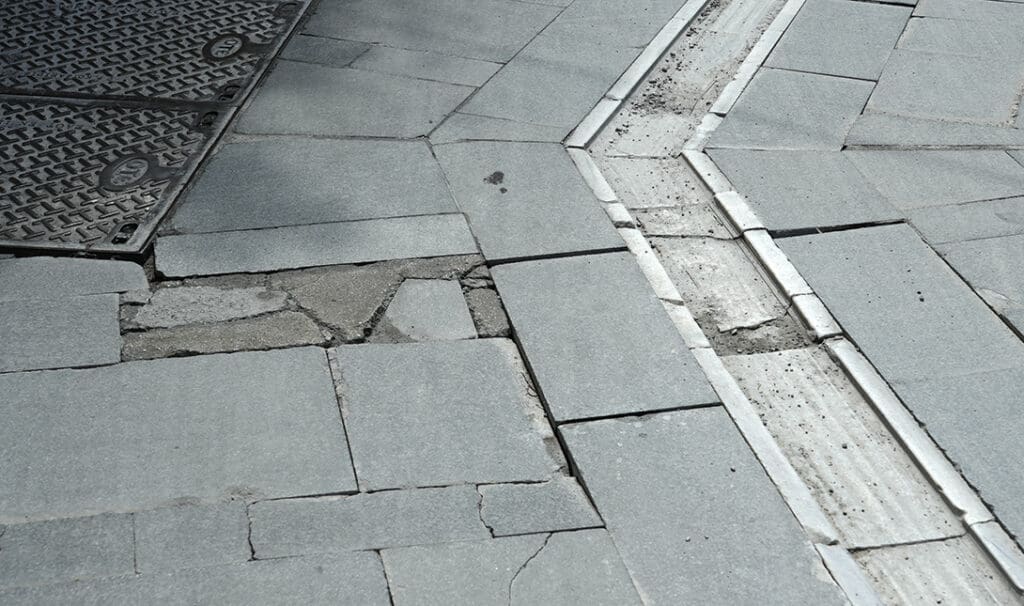 Τραγική είναι η κατάσταση που επικρατεί στην οδό Ταξιάρχου Μαρκοπούλου, στην καρδιά της πόλης του Ηρακλείου.