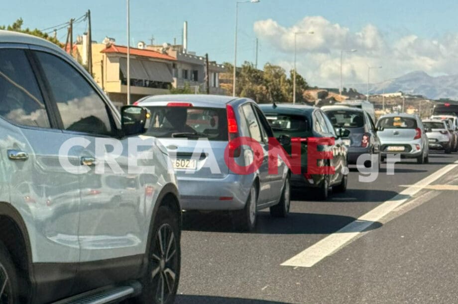 Τα έργα που εκτελούνται στο σημείο, προκάλεσαν κυκλοφοριακό έμφραγμα, με τους οδηγούς να ταλαιπωρούνται για αρκετή ώρα.