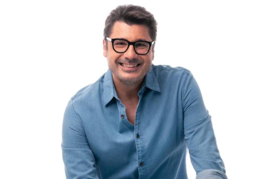 Λάμπρος Κωνσταντάρας