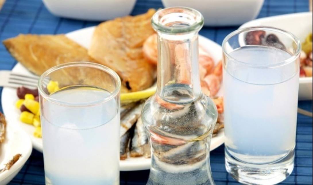 Ούζο: Σαρώνει τις διεθνείς αγορές – Πού πίνεται περισσότερο