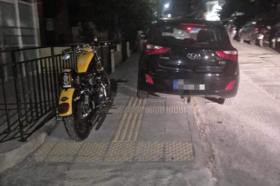 H «γαϊδουριά» με την παράνομη στάθμευση πήγε σε άλλο επίπεδο