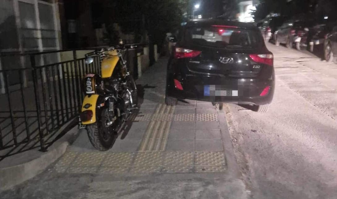 H «γαϊδουριά» με την παράνομη στάθμευση πήγε σε άλλο επίπεδο