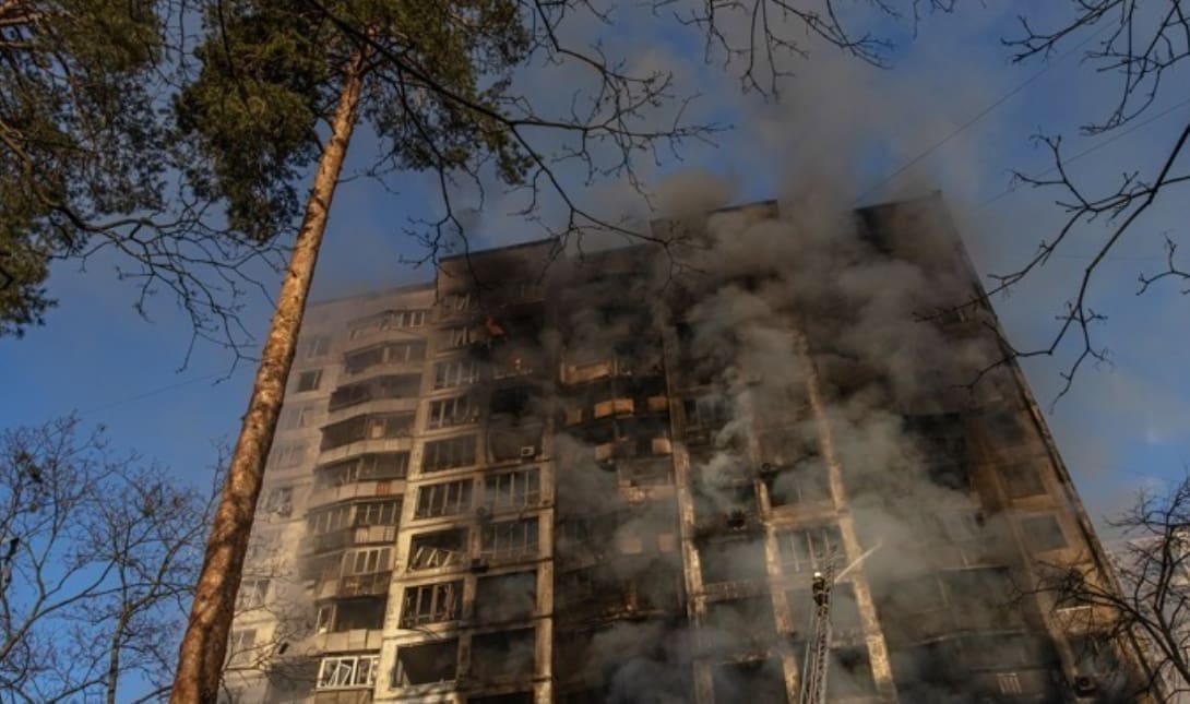 Λονδίνο και Βερολίνο καταδικάζουν την πολύνεκρη ρωσική επίθεση στην ουκρανική πόλη Πολτάβα
