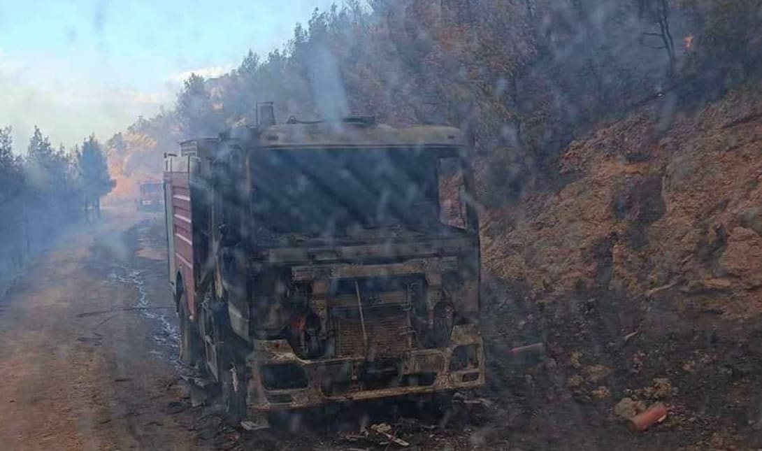 Εκτός ελέγχου το πύρινο μέτωπο: Κάηκε όχημα της πυροσβεστικής