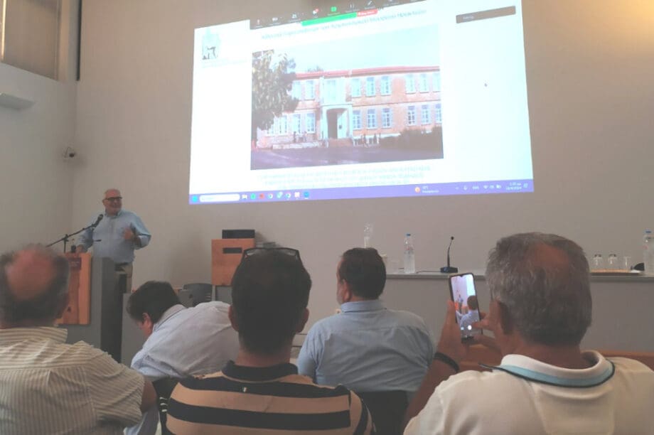 Θραψανό Ηρακλείου: Παρουσιάστηκαν και παραδόθηκαν οι μελέτες για την αποκατάσταση του σχολείου