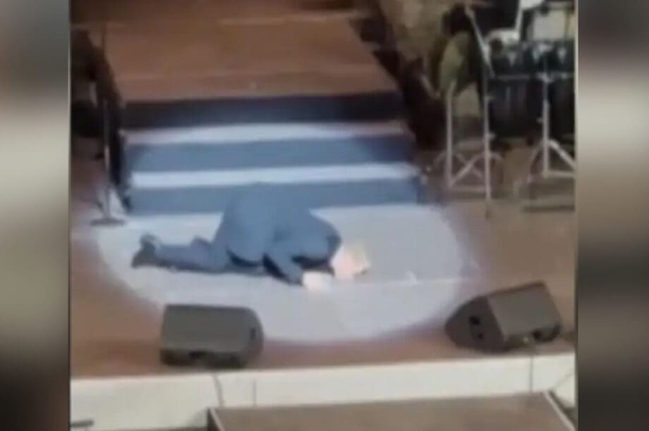 Τάκης Ζαχαράτος