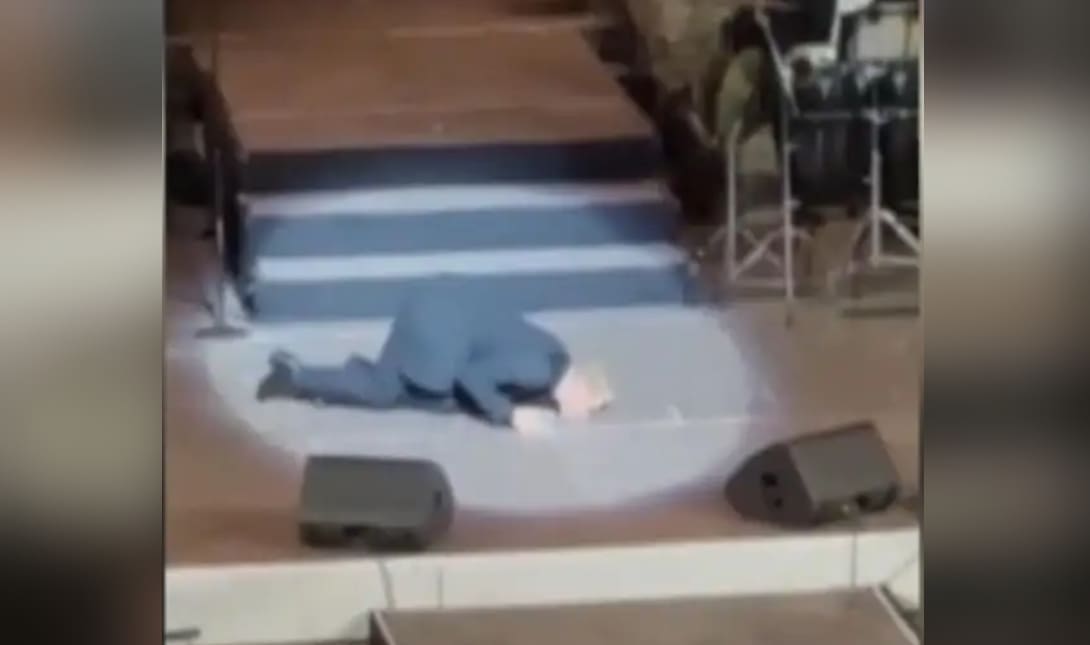 Τάκης Ζαχαράτος
