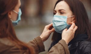 Ιός RSV: Οι επιστήμονες κρούουν «καμπανάκι» για τις επόμενες εβδομάδες