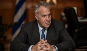 Επίθεση κουκουλοφόρων στον Βορίδη σε εστιατόριο στο Ηράκλειο