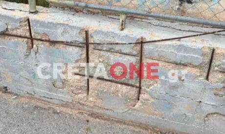 το γηπεδάκι μπάσκετ στην περιοχή της Κηπούπολης, το οποίο εμφανίζει σημαντικές φθορές. 