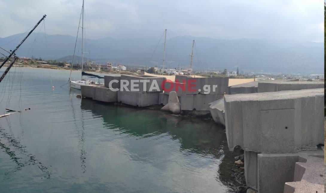 μαρίνα Μαλια με αράχνη
