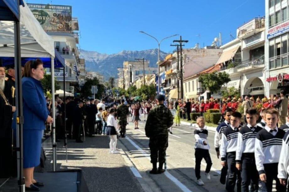 Λινα Μενδλωνη
