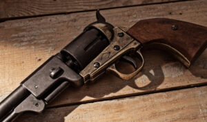 «Γάζωσαν» σπίτι και αυτοκίνητο στους Παρανύμφους – Την Παρασκευή απολογείται ο 19χρονος