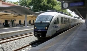 Άνδρας παρασύρθηκε από συρμό του Προαστιακού στα Άνω Λιόσια