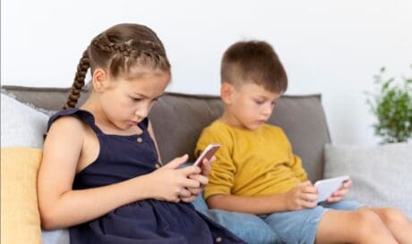 ΠΑΙΔΙΑ ΚΙΝΗΤΟ SOCIAL MEDIA