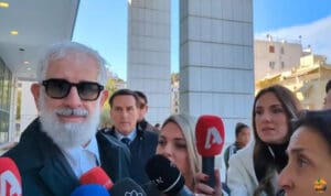 Πέτρος Φιλιππίδης: Ένοχη για ψευδή κατάθεση και καταμήνυση η γυναίκα που τον κατήγγειλε για βιασμό – «Ντροπή» φώναξαν στο δικαστήριο