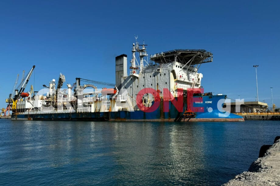τα θηριώδη πλοία που εκτελούν την ηλεκτρική διασύνδεση Κρήτης - Αττικής