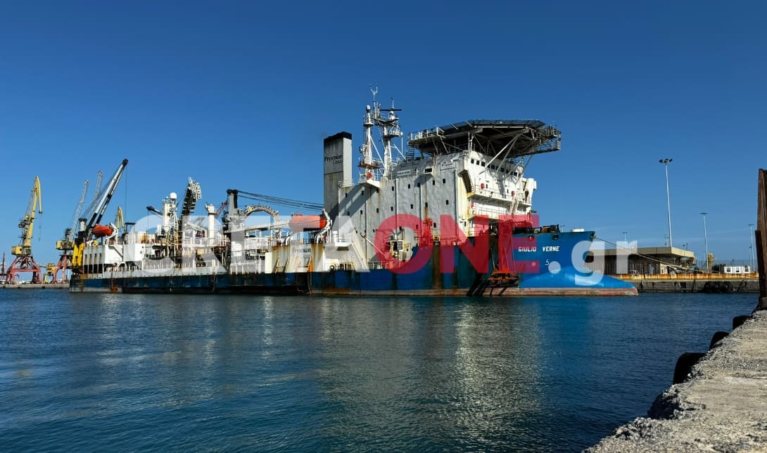 τα θηριώδη πλοία που εκτελούν την ηλεκτρική διασύνδεση Κρήτης - Αττικής
