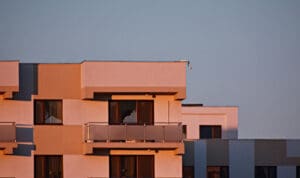 Μπόνους φόρου έως 16.000 ευρώ για όσους ανακαινίσουν το σπίτι μέχρι το 2026