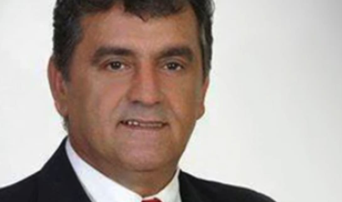 τραγουδιστης