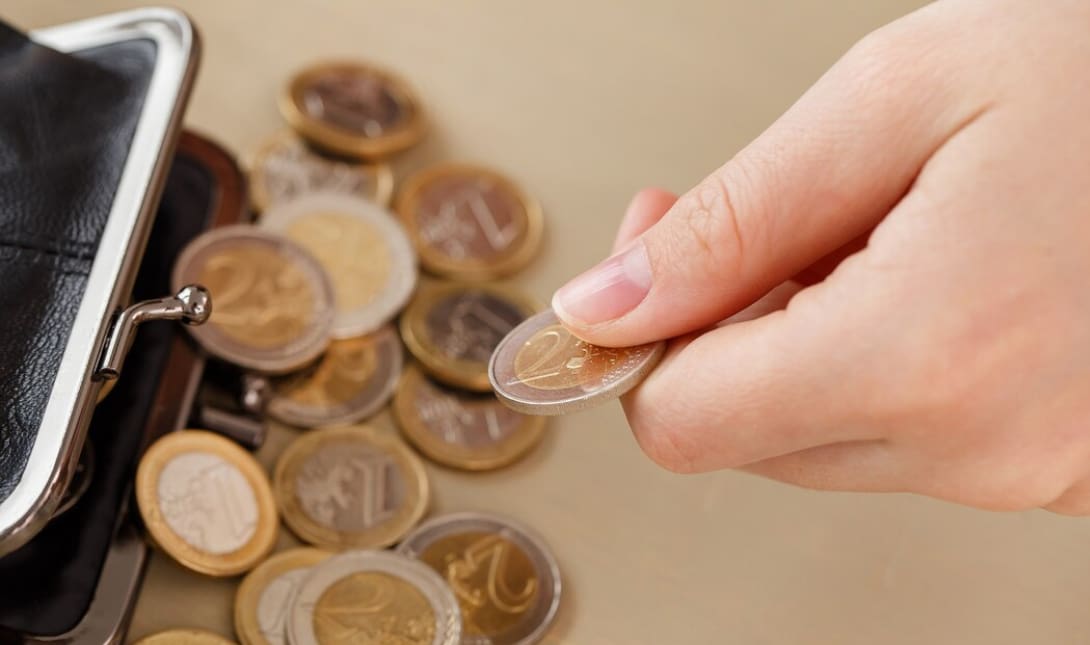 ευρώ χρήματα μισθός συντάξεις