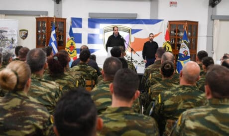 Στην Κύπρο και στο στρατόπεδο της ΕΛΔΥΚ βρέθηκε ο ΥΦΕΘΑ
