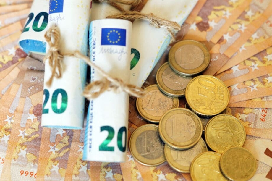 ΧΡΗΜΑΤΑ ΕΥΡΩ ΧΡΕΗ πάσχα πληρωμές οπεκεπε