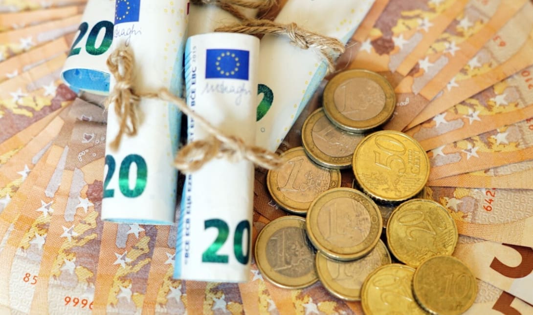 ΧΡΗΜΑΤΑ ΕΥΡΩ ΧΡΕΗ πάσχα πληρωμές οπεκεπε
