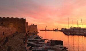 Σε πέντε διακριτές τουριστικές ζώνες πρόκειται να χωριστεί η Κρήτη – Τι θα ισχύσει ανά περιοχή