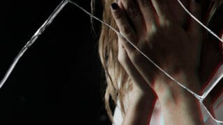 ΚΑΚΟΠΟΙΗΣΗ ΒΙΑΣΜΟΣ ΓΥΝΑΙΚΑ revenge porn βία