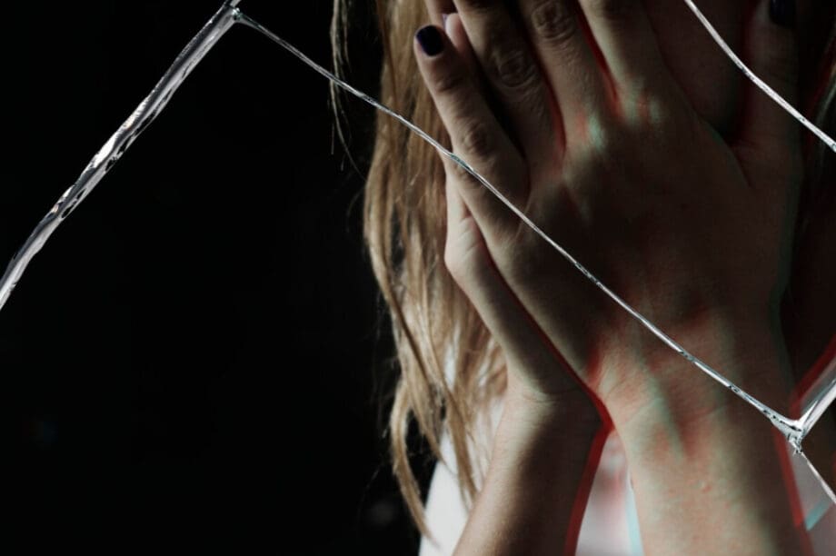 ΚΑΚΟΠΟΙΗΣΗ ΒΙΑΣΜΟΣ ΓΥΝΑΙΚΑ revenge porn βία
