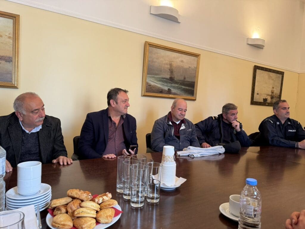 Η κινητοποίηση έγινε στα γραφεία της Αποκεντρωμένης Διοίκησης Κρήτης