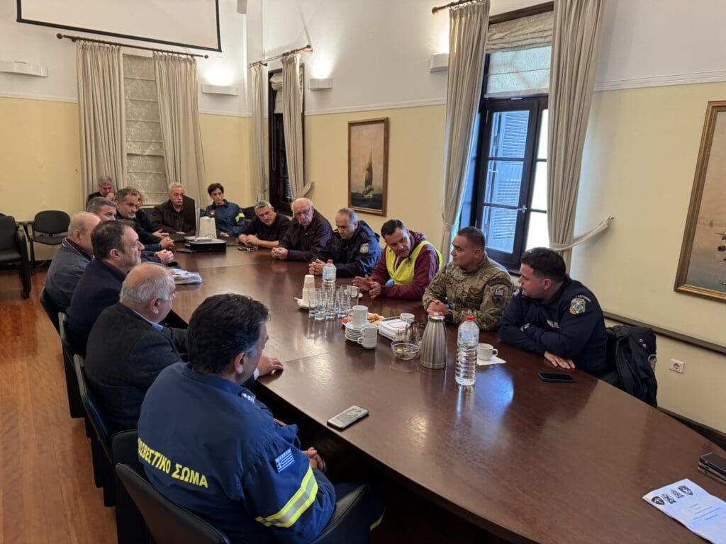 Η κινητοποίηση έγινε στα γραφεία της Αποκεντρωμένης Διοίκησης Κρήτης