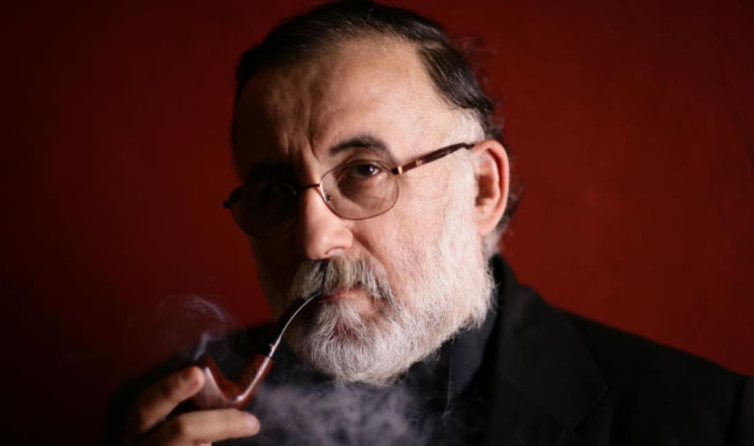 Θάνος Μικρούτσικος