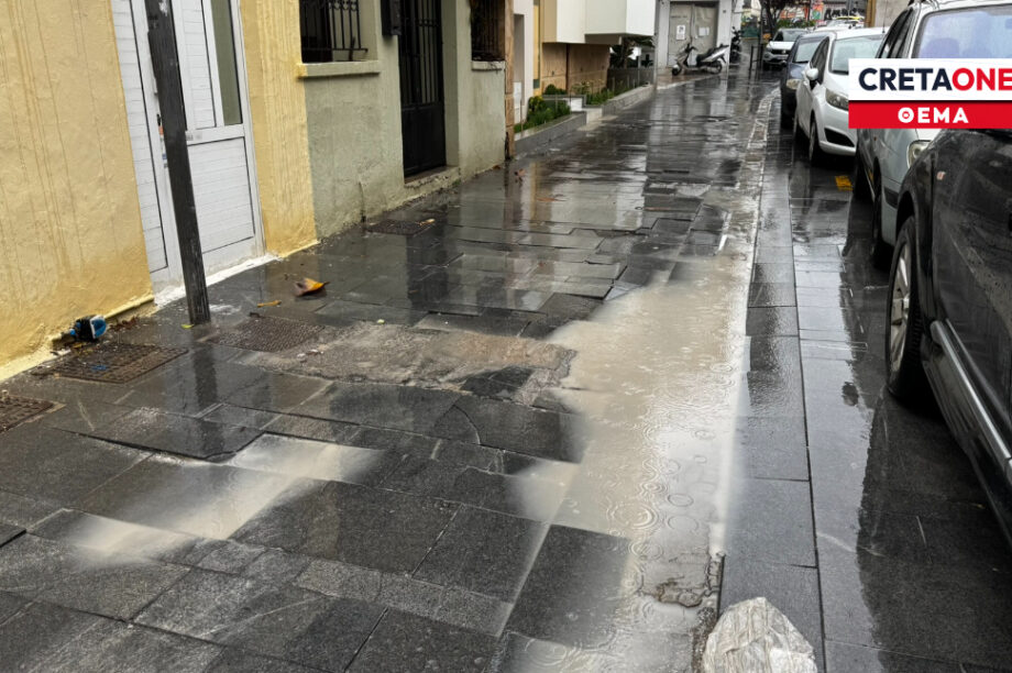 Σπάνε τα οχήματά τους στο διαλυμένο πλακόστρωτο