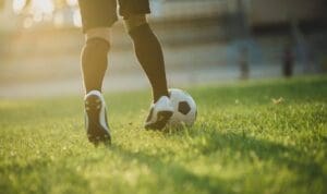 ΑΕΚ-Άρης: Με φορείο έφυγε ο Αλφαρέλα – Του έκοψαν το παπούτσι για να μπορέσουν να το αφαιρέσουν