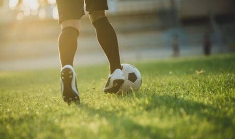 ποδόσφαιρο μπάλα Super League IFAB: Επίσημοι οι νέοι κανόνες