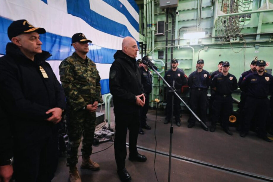 Εν πλω στη φρεγάτα Ύδρα ο υπουργός Εθνικής Άμυνας
