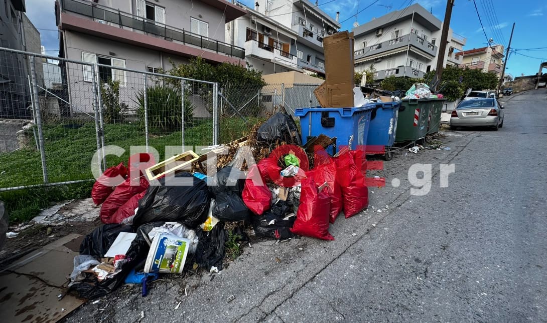 Ούτε οι άγιες ημέρες των Χριστουγέννων δεν πτοούν τους ασυνείδητους, που μετέτρεψαν την οδό Βορείου Ηπείρου σε ανεξέλεγκτη χωματερή.