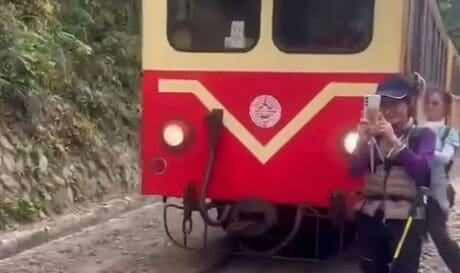 ΤΟΥΡΙΣΤΡΙΑ ΤΡΕΝΟ