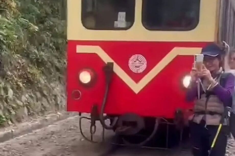 ΤΟΥΡΙΣΤΡΙΑ ΤΡΕΝΟ