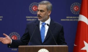 Προειδοποίηση Φιντάν σε Ιράν: «Μην εκτοξεύσετε άλλους πυραύλους κατά της Τουρκίας»