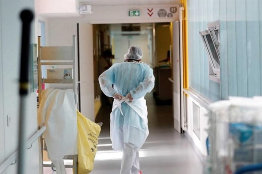 νοσοκομείο γιατρός νοσηλευτής μάσκες κορωνοϊός θάλαμος διάδρομος